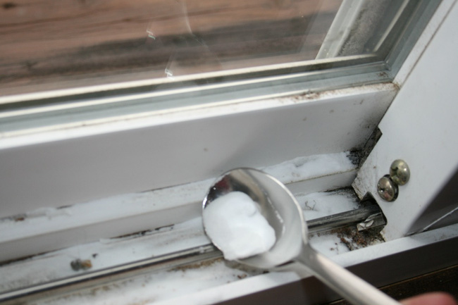 Hướng dẫn bạn cách làm sạch bụi bặm ở những vị trí khó vệ sinh nhất của cửa sổ hiệu quả tức thì 8