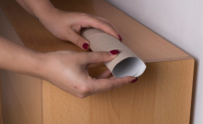 Tự làm chiếc bẫy chuột đơn giản mà hiệu quả bằng lõi giấy vệ sinh 7