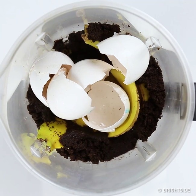 Mẹo cứu sống những chậu hoa héo úa bằng vỏ chuối, vỏ trứng và bã cà phê 9