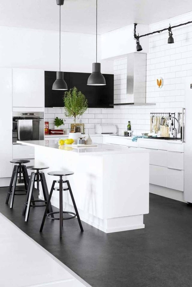 16 thiết kế phòng bếp đẹp với hai gam màu đen trắng (14)