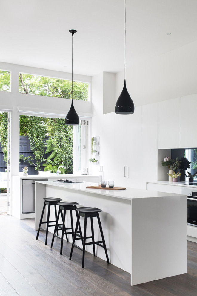 16 thiết kế phòng bếp đẹp với hai gam màu đen trắng (7)