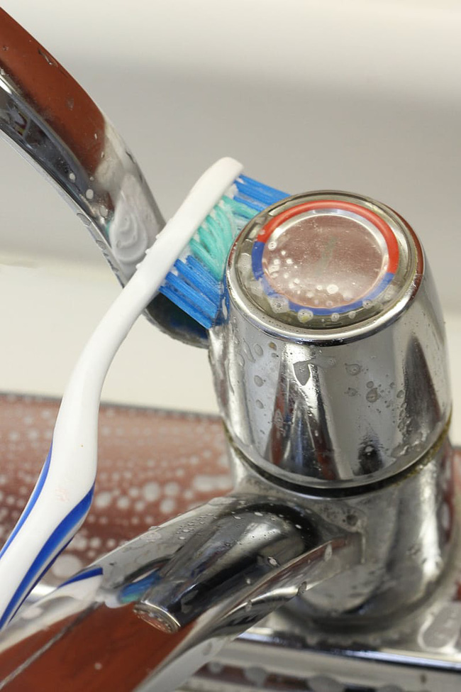 Hướng dẫn cách vệ sinh bồn rửa bát bằng các nguyên liệu tự nhiên (4)