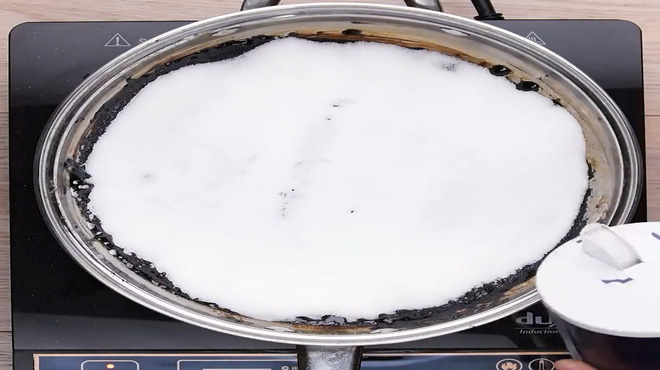 Mách nước mẹo vặt làm sạch nồi, chảo cháy đen bằng muối ăn - Nhà Đẹp Số (1)
