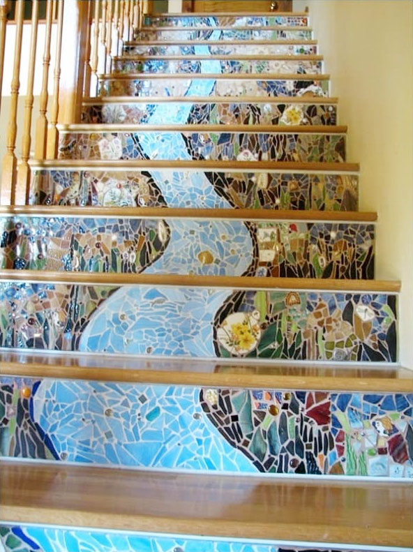 Ứng dụng gạch mosaic ốp cầu thang