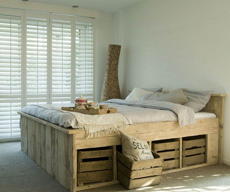 Kiểu giường gỗ này rất phù hợp với phòng ngủ theo phong cách rustic mộc mạc