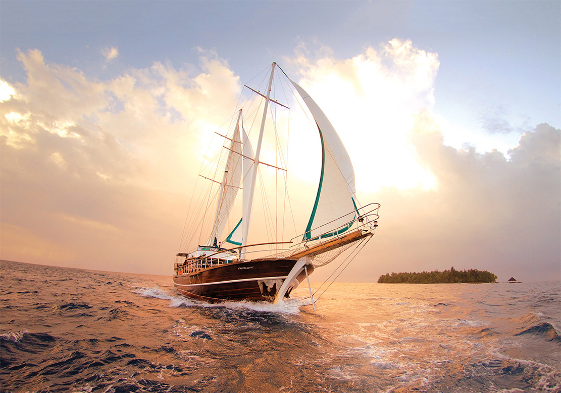 Top 30 Hình Ảnh Thuyền Buồm Đẹp Và Biển Cả Ấn Tượng, Lãng Mạn