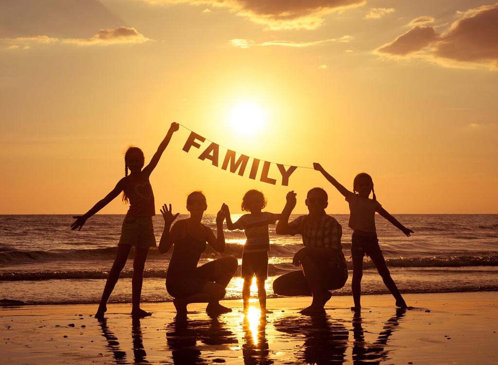 Cảm nhận hạnh phúc trong từng bức ảnh gia đình hạnh phúc. Một cuộc đời tươi đẹp bắt đầu từ một gia đình hạnh phúc và vững chắc.