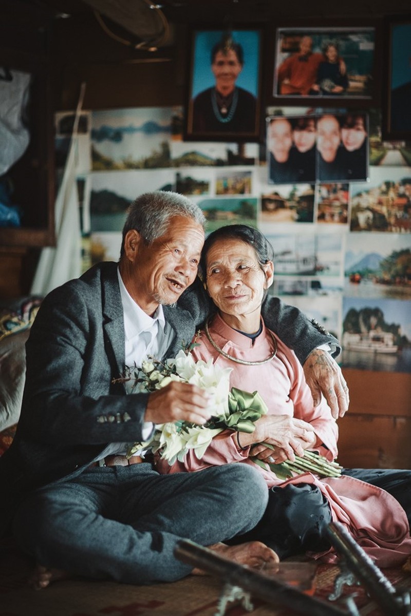 Hình ảnh đôi vợ chồng già hạnh phúc