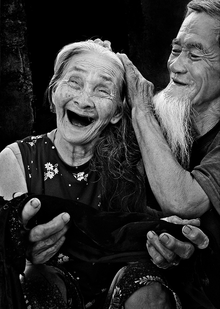 Hình ảnh vợ chồng già hạnh phúc