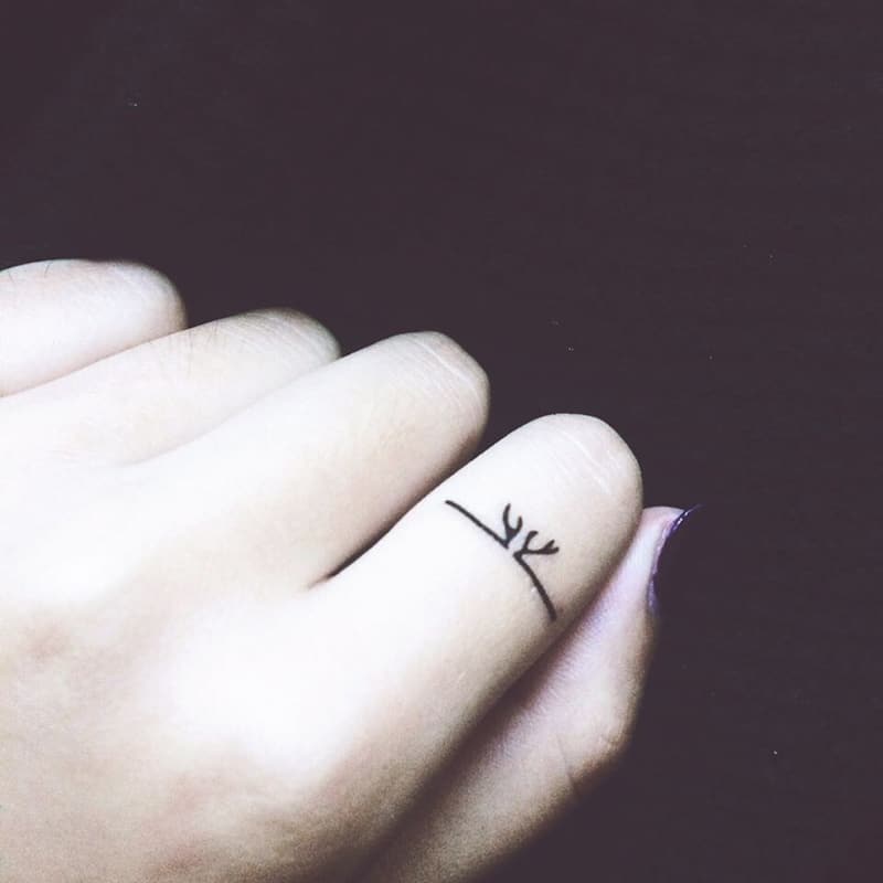 hình xăm mini ở ngón tay cho nữ 01  Hand tattoos Small finger tattoos  Flower finger tattoos